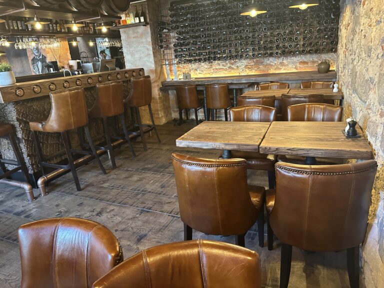 Restoran Chicote – restorani- ja baarimööbel – Avi Mööblivabrik